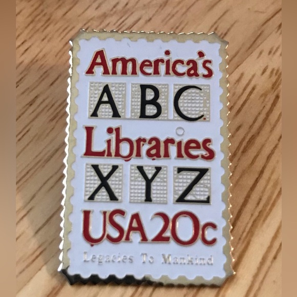 America's Libraries USA 20 Cents USPS Stamp Lapel Hat Tie Pin Souvenir - Picture 1 of 2